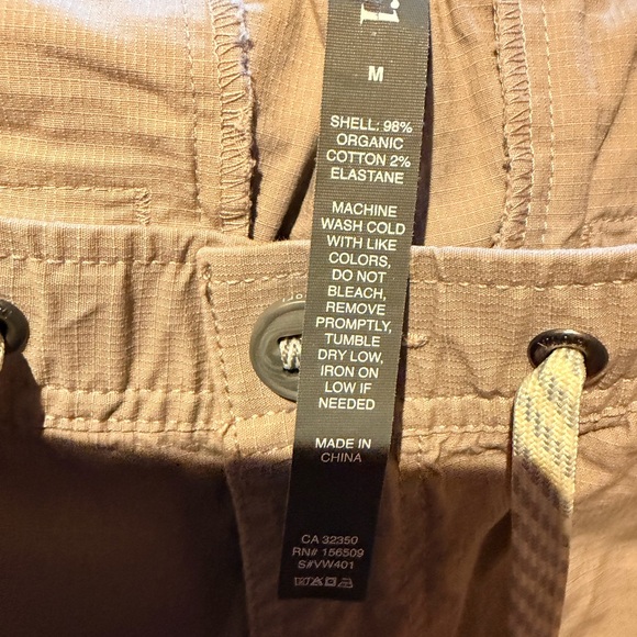 Vuori Women’s ripstop pants beige color Size M EUC - Picture 3 of 6
